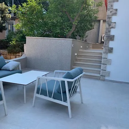 Citrine Apartment *